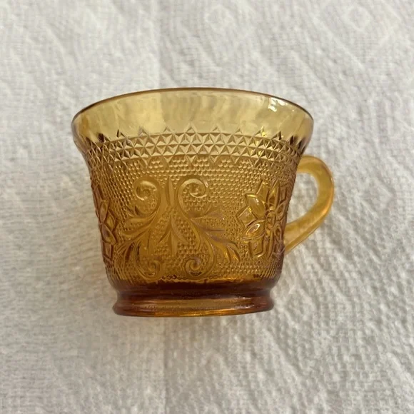 Vintage antique depression glass plate, saucer, and cup three-piece set - Picture 8 of 11